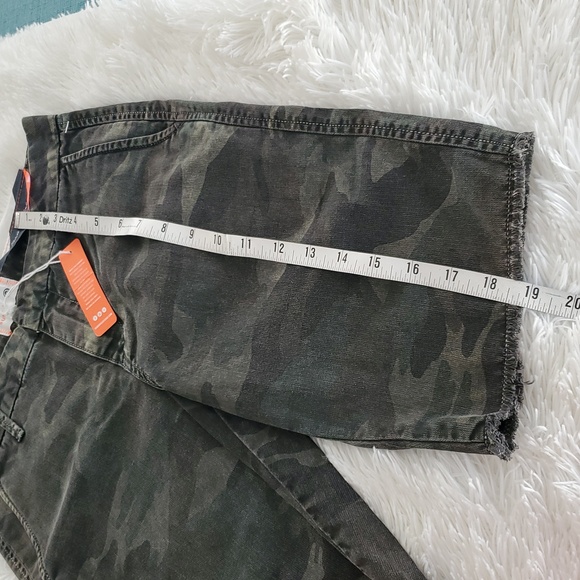 Sundry Camouflage Shorts 24 - Picture 8 of 11